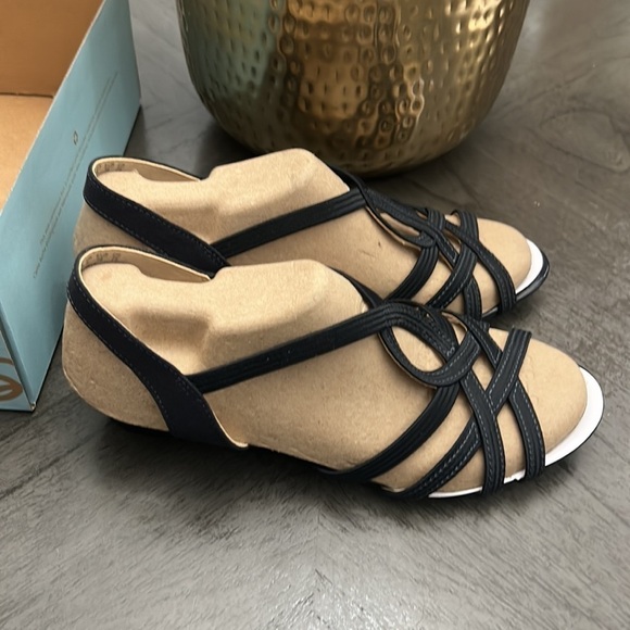 LIFESTRIDE Yaya Strappy Dress Sandals - Picture 5 of 9